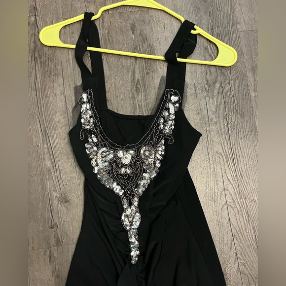 Fancy dress for prom/ outing/ wedding - Picture 2 of 6